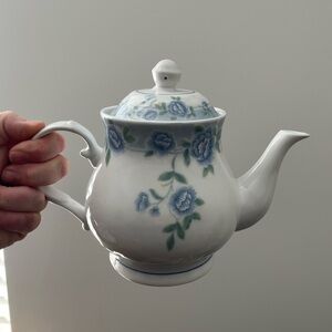 Gauntlett Cheng White Jade Porcelain Teapot with Blue Floral Pattern